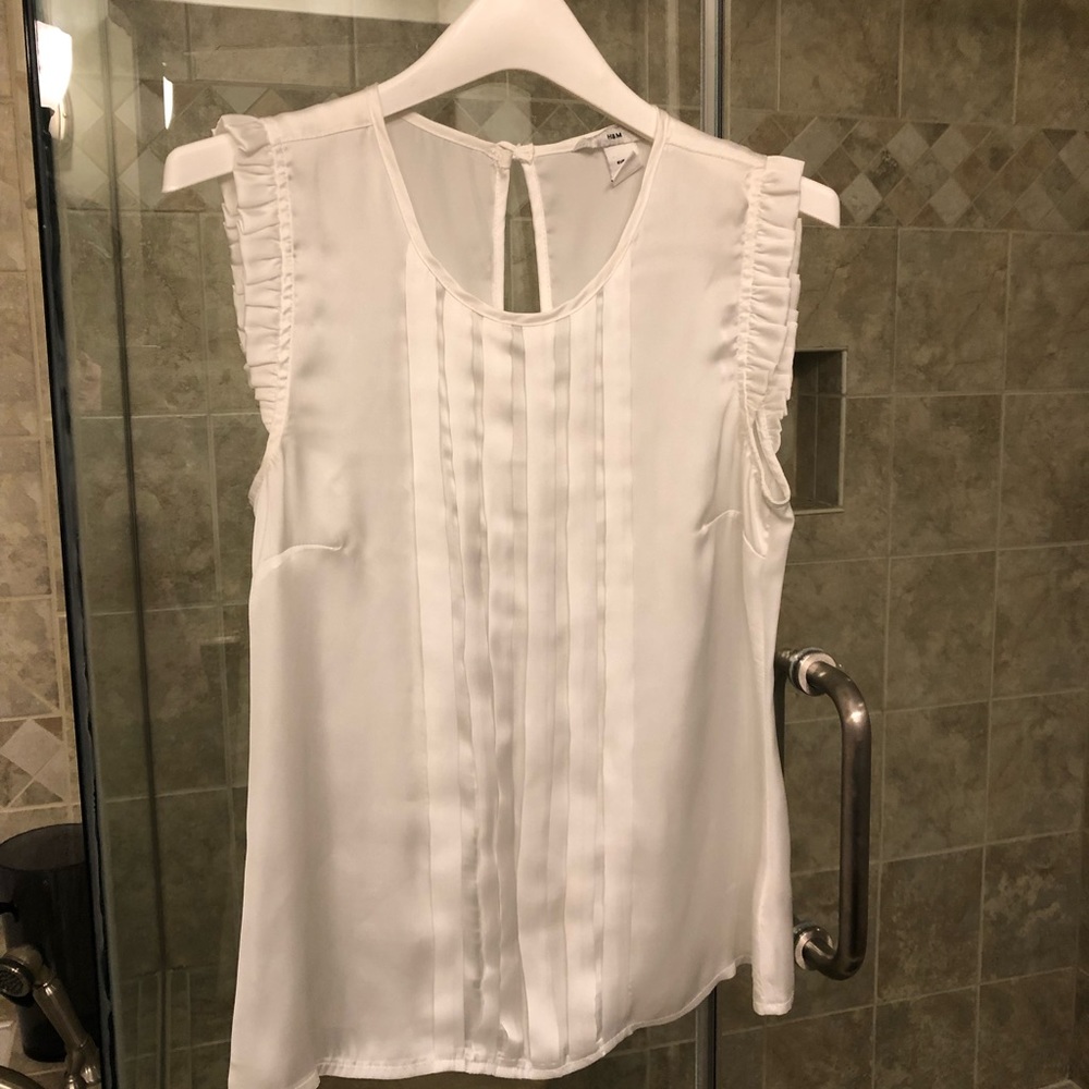 H&M sleeveless blouse